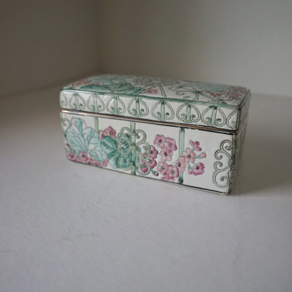 Vintage Chinese Porcelain Trinket Box - Picture 2 of 6